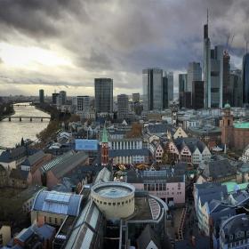 Kostenloses Stock Foto zu alte nikolauskirche, altstadt frankfurt, bewölkter himmel