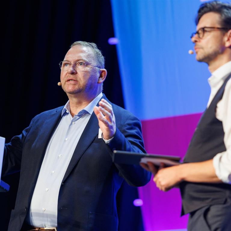 Frank Werneke auf der Bühne der IPAA-Schulungstage 2026
