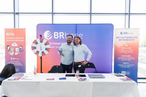 Mitarbeiter von BRbase an IhremMessestand auf unseren IPAA-Schulungstagen 2026