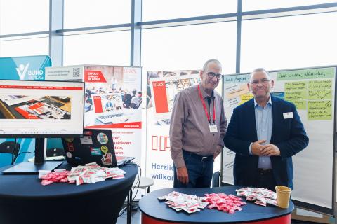 Frank Werneke und Ralf Bohlen am Messestand der IPAA auf unseren Schulungstagen 2026